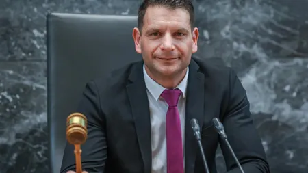 Președintele Parlamentului unei țări din UE cere referendum pentru ieșirea din NATO și OMS. De ce nu încearcă și retragerea din UE