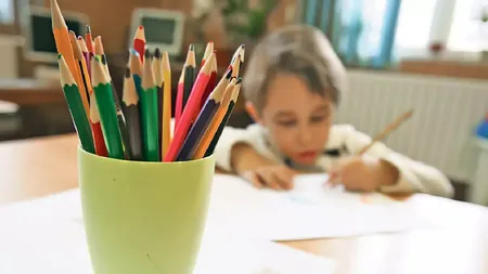 Când intră alocațiile copiilor în mai 2026. Data la care părinții ar trebui să primească banii