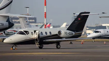 Avionul special cu care este adusă Lumina Sfântă la București, din zona de conflict din Orientul Mijlociu. Ce dotări are aeronava și cine operează zborul