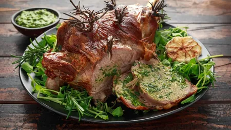 Prețul unui kilogram de miel în Piața Obor, înainte de Paște. Cât trebuie să scoată românii din buzunar pentru masa tradițională