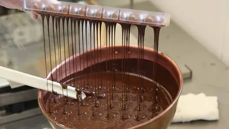 Lovitură pentru un celebru brand de ciocolată. Compania anunță primele concedieri din istoria sa