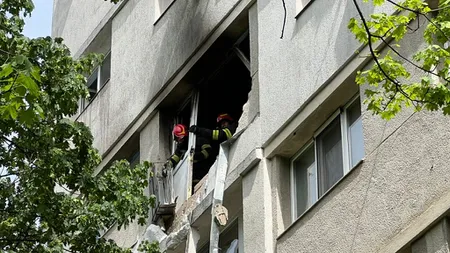 VIDEO O trotinetă electrică pusă la încărcat a explodat într-un apartament din Bucureşti. Proprietarul a ajuns la spital cu arsuri, iar apartamentul a fost distrus 
