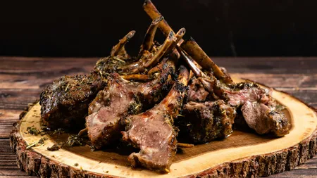 Medicii trag un semnal de alarmă cu privire la consumul de carne de miel. Poate afecta ficatul, rinichii și inima