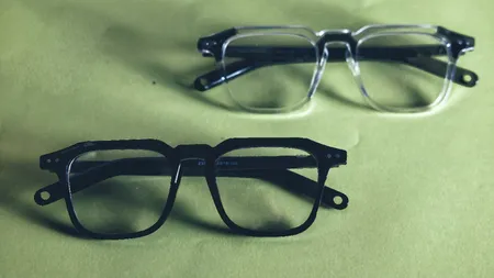 O studentă din China a recunoscut că le închiriază colegilor ochelari inteligenți pentru a copia la examene