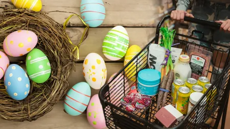 Românii, mai cumpătați în 2026 când vine vorba de cumpărăturile de Paște. Cât va cheltui, în medie, o familie