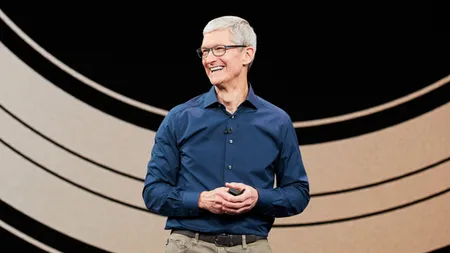 Tim Cook pleacă din funcția de CEO al Apple după 15 ani. Cine îl va înlocui