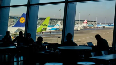 Europeni s-ar putea confrunta cu scumpiri și chiar anulări de zboruri. Kerosenul disponibil mai ajunge doar pentru ”aproximativ șase săptămâni”