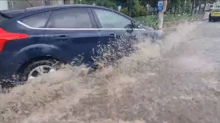 ANM, cod galben de ploi torenţiale şi căderi de grindină. Alertă şi de inundaţii