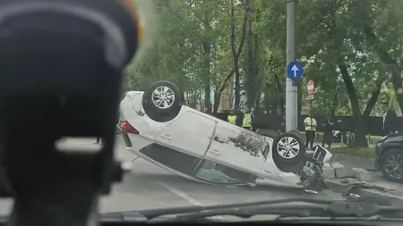 Accident grav lângă Palatul Cotroceni! O mașină s-a răsturnat, iar o șoferiță a ajuns la spital