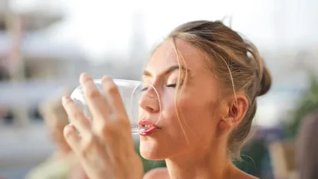 Spune-mi ce bei, ca să-ți zic cât vei trăi. Longevitatea, influențată de tipul alcoolului consumat