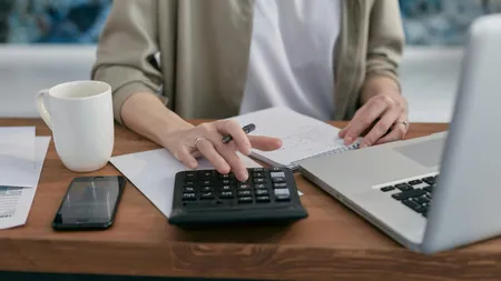 Amânarea indexării pensiilor, considerată ”nelegală și neconstituțională” de către experți! Câți bani au pierdut, până acum, seniorii