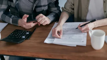 Jumătate dintre bugetari vor avea lefuri mai mari datorită noii legi a salarizării! CINE sunt beneficiarii
