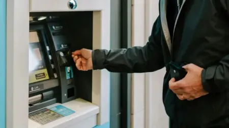 Statul ia banii românilor de pe card în mai 2026. Guvernul pune preț pe economiile românilor printr-o nouă emisiune de titluri de stat TEZAUR