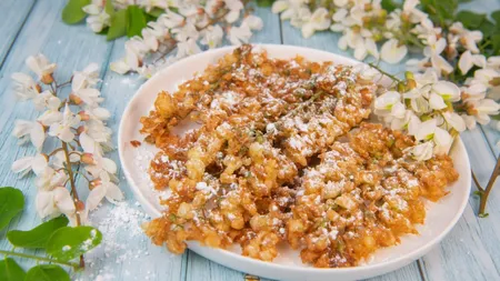 Rețeta de gogoși cu flori de salcâm. Gospodinele au dezvăluit ingredientul care face diferența