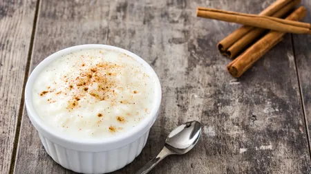Rețetă de orez cu lapte cremos. Cum se face cel mai delicios desert al copilăriei