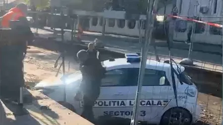 VIDEO Un politist local a căzut cu mașina într-un șanț săpat pentru refacerea liniei de tramvai, în București