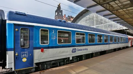 Un mecanic de tren s-a îmbătat și a uitat să deschidă ușile în stații, în Cehia. Bărbatul este cercetat penal