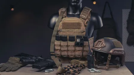 ICCJ a decis care români au dreptul de a cumpăra arme de apărare şi pază. Cum a fost interpretată noţiunea de militar