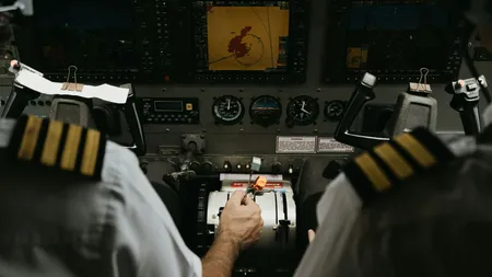 Cât se câștigă în aviație în România în 2026. Salarii care ajung la 15.000 de lei pe lună în unele dintre cele mai căutate meserii