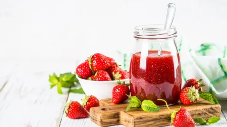Cum faci cel mai bun gem de căpșuni fără un gram de zahăr. Trucul Ginei Bradea pentru textura perfectă