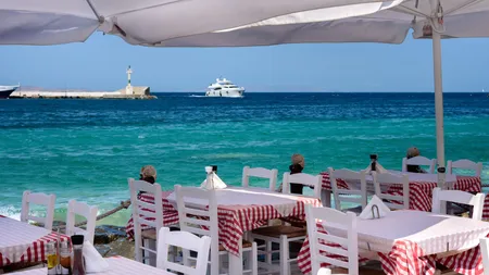 Se caută sezonieri care să lucreze în Grecia. Sunt disponibile sute de locuri, iar salariile ajung până la 5.000 de euro