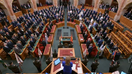 Țara europeană în care deputații au acceptat reducerea salariului cu 40%