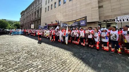 Protest al ambulanțierilor în România. Mii de angajați au ieșit în stradă din cauza noii legi a salarizării