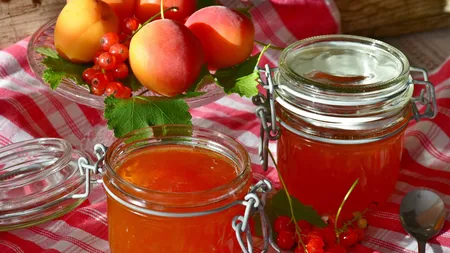 Dulceață de caise, rețeta care amintește de verile petrecute la bunici. Secretul care o transformă într-un deliciu