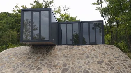Ai un teren și visezi la o casă de vacanță? Containerele modulare pot fi o soluție modernă