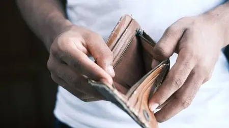 Noua lege a salarizării, un haos economic de proporții: Veniturile a peste 400.000 de bugetari din educație și sănătate rămân înghețate