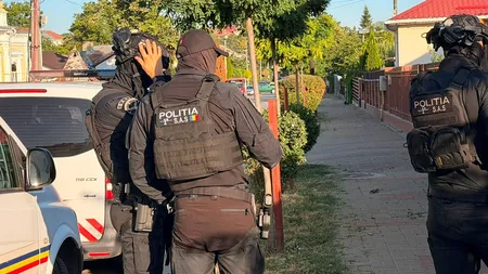 Jaf ca în filme la Botoșani! Un bărbat a sustras bijuterii în valoare de 100.000 euro dintr-o mașină parcată