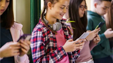 Prima țară din Europa care le interzice minorilor sub 15 ani accesul pe rețelele sociale. Când intră în vigoare legea