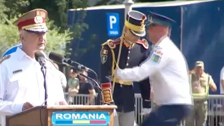 Incident tensionant de Ziua Aviației Române. Un militar a fost pe cale să leșine lângă șeful Armatei, care și-a continuat discursul netulburat VIDEO