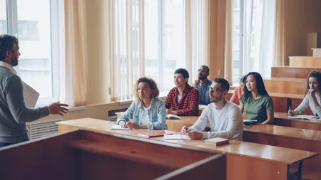 Noua lege a salarizării. Profesorii atrag atenția că un lector universitar are salariul mai mic decât un asistent, ce alte anomalii mai sunt în noul proiect de lege