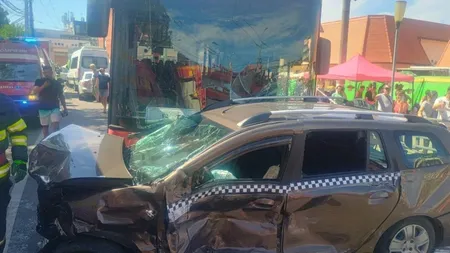 Accident grav în Mediaș, cu un autobuz și mai multe autoturisme implicate. A fost activat Planul Roșu de intervenție GALERIE FOTO
