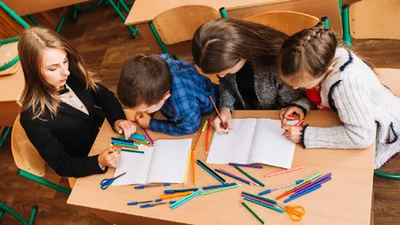 Anul școlar 2026 - 2027 începe pe 7 septembrie, dar programul after school se deschide mai târziu. Cum se vor descurca părinții