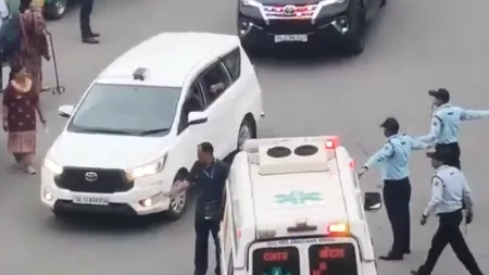 Scandal uriaș. Ambulanţă în misiune, oprită de poliţişti pentru a permite trecerea unei coloane oficiale