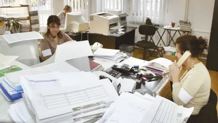 Lovitură pentru angajații de la stat. Parlamentul a decis: soții și rudele de gradul I nu mai pot fi șef și subaltern, ce trebuie să facă până pe 8 octombrie