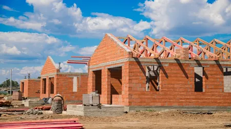 Costurile pentru a construi o casă în România, din ce în ce mai mari. Țara noastră, pe locul 3 în UE la ritmul scumpirilor