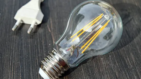Cum fac bugetarii economie la energia electrică. În ministere se sting luminile și se opresc calculatoarele