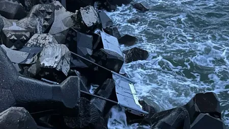O nouă dronă găsită pe litoral. Garda de Coastă a intervenit / Salvamarii fac apel la turiști să nu atingă dronele descoperite pe plajă: „NU încercaţi să le mutaţi. Îndepărtaţi-vă şi sunaţi la 112”