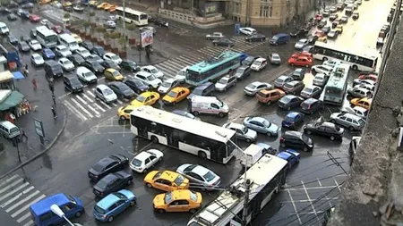 Haos în Capitală! Semafoare oprite în zeci de intersecții, Poliția Rutieră intervine pentru fluidizarea traficului