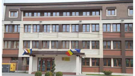 Un adolescent a încercat să intre în sediul Judecătoriei Medgidia cu un briceag și doi litru de benzină. Motivul i-a șocat pe jandarmi
