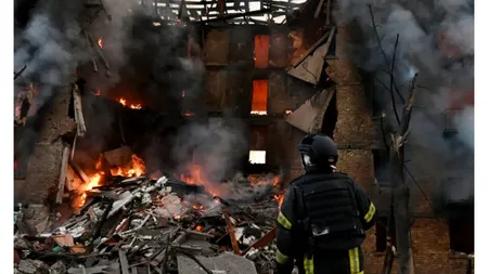 Rusia lovește din nou cartiere rezidențiale din Ucraina. Bombardamentul cu bombe ghidate a ucis o femeie și a rănit zeci de oameni
