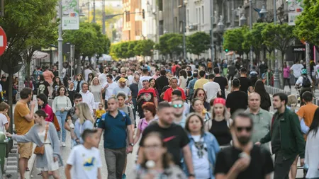 SONDAJ Românii reclamă că plătesc prea mulți bani statului și primesc prea puțin. Peste 65 la sută aleg servicii medicale private!