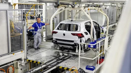 Jale în industria auto. Un gigant ia în calcul să dea afară 50.000 de oameni!