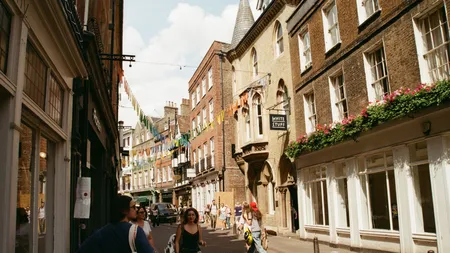 Se schimbă regulile pentru muncitorii străini din Marea Britanie. Ce trebuie să știe toți românii care lucrează acolo