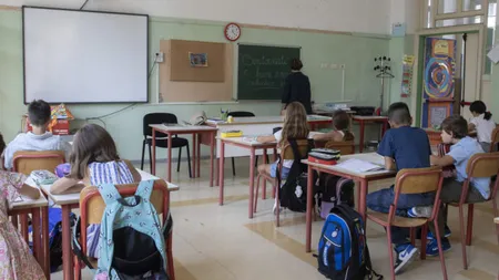 Amenzi de până la 1.000 de euro pentru românii din Italia care încalcă noile prevederi ale legii învățământului. În ce condiții elevii pot fi dați afară de la ore