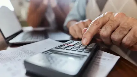Peste 2,2 milioane de pensii ar fi fost recalculate greșit. Casele de Pensii au trimis indemnizația până și către persoane decedate. Raport devastator al Curții de Conturi