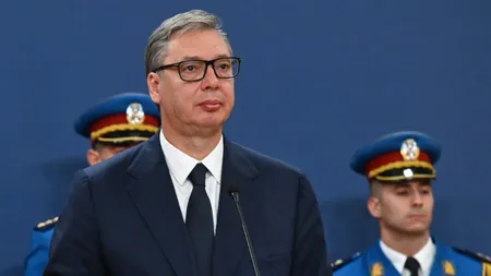 Președintele sârb Aleksandar Vučić dizolvă Parlamentul Serbiei și convoacă alegeri anticipate. Scrutinul va avea loc pe 25 octombrie, iar acesta speră să preia funcția de premier